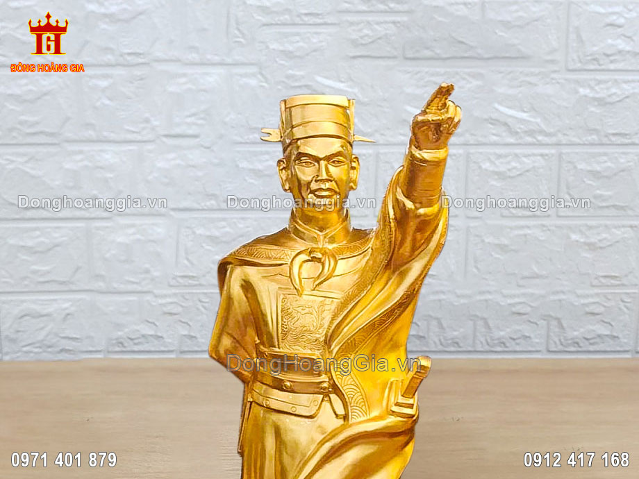 Từng đường nét trên pho tượng Lý Thường Kiệt được chế tác tỉ mỉ và tinh xảo nhất